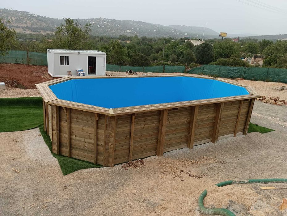 Montagem de piscinas desmontáveis aço e madeira aplicação relva e deck