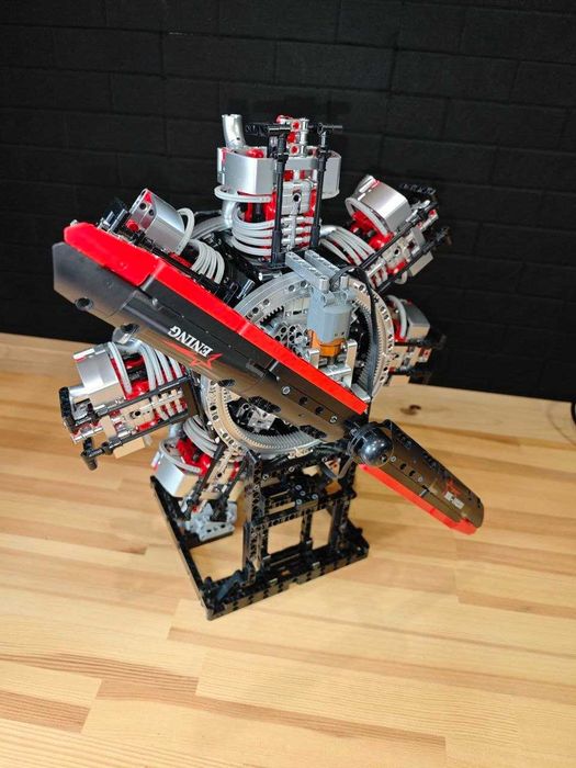 Большой авиационный 7 цилиндровый двигатель из кубиков lego