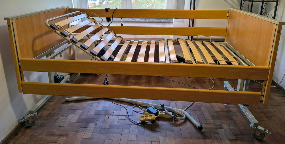 Cama Articulada Tripartida em Madeira