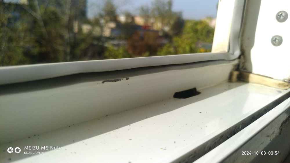 Замена оконного резинового уплотнителя .