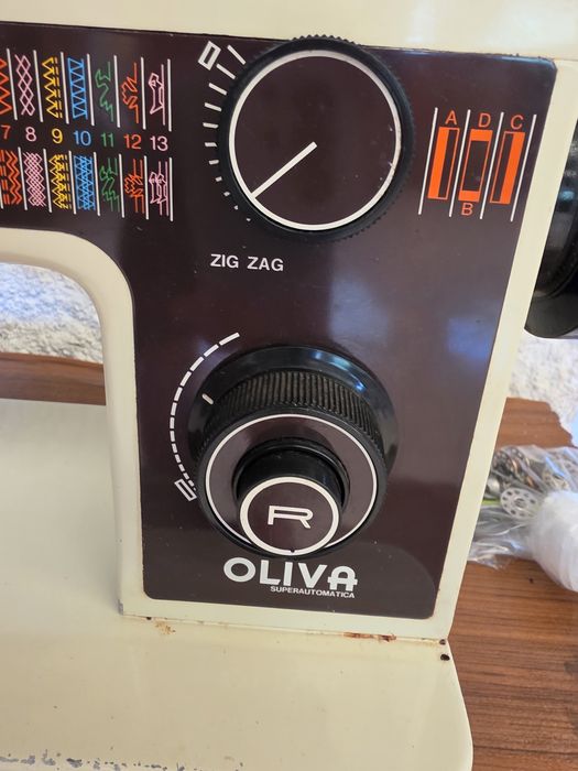 Máquina de costura Oliva