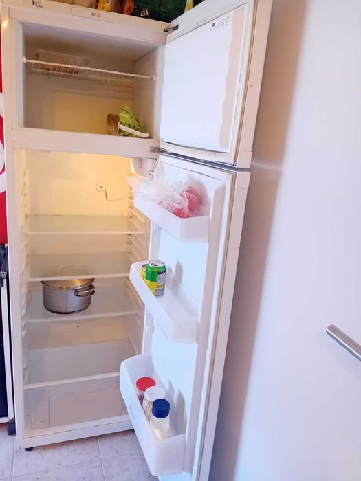 Frigorífico usado com novo