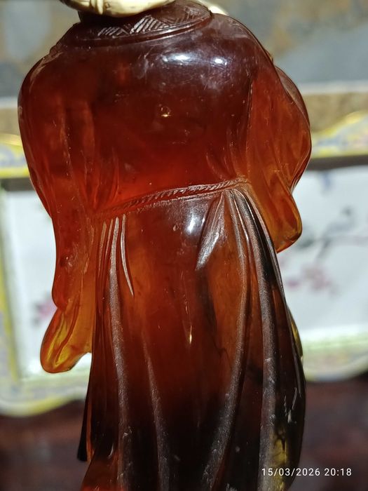 Escultura Chinesa Ambar Centenária 14,5 cm