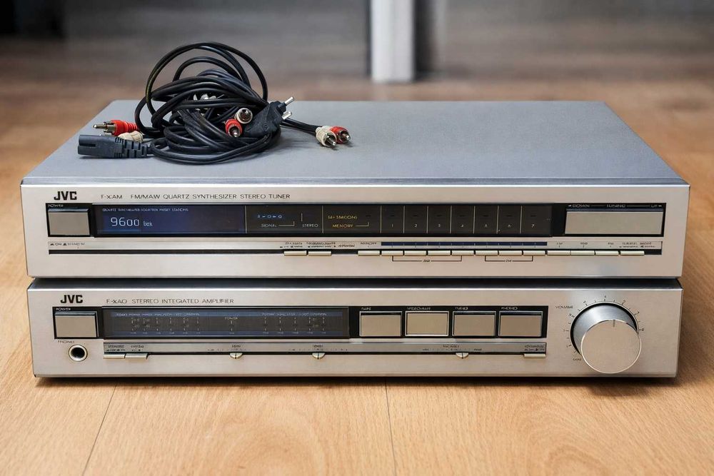 Conjunto Vintage JVC – Sintonizador e Amplificador (Oferta)
