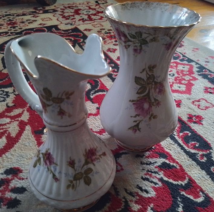 Wazon i dzbanek Chodzież porcelana motyw róże.