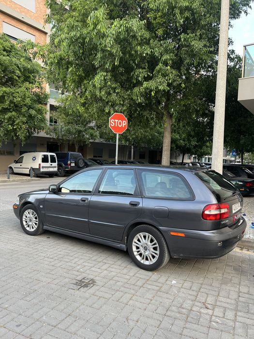 Volvo V40 1.9 Diesel – 2002 | Inspeção OK | Revisões em dia