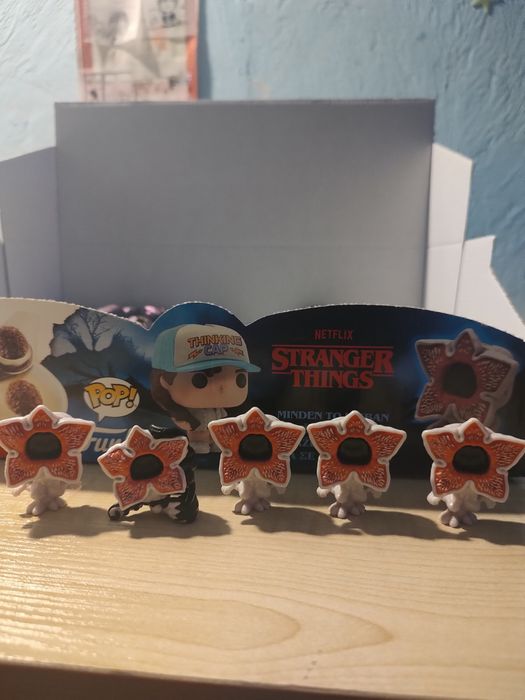 Яйце Kinder Joy Stranger things