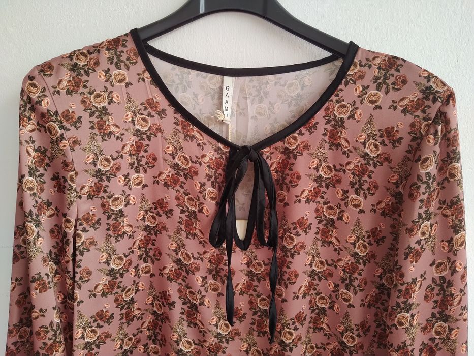 Blusa rosa floral - Gaami - Tamanho M - Nova!