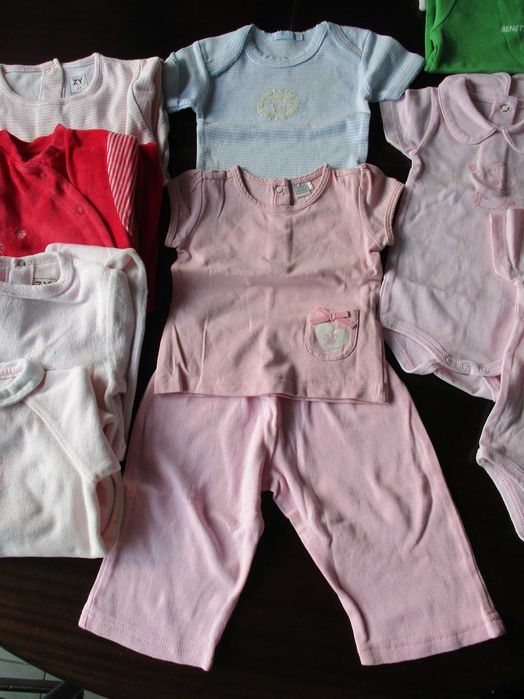 Lote 13 peças de roupa p/ bébé 3 a 12 meses, Bodies, Babygrows, camisolas da Pré-Natal, Benetton Baby etc. ótimo estado