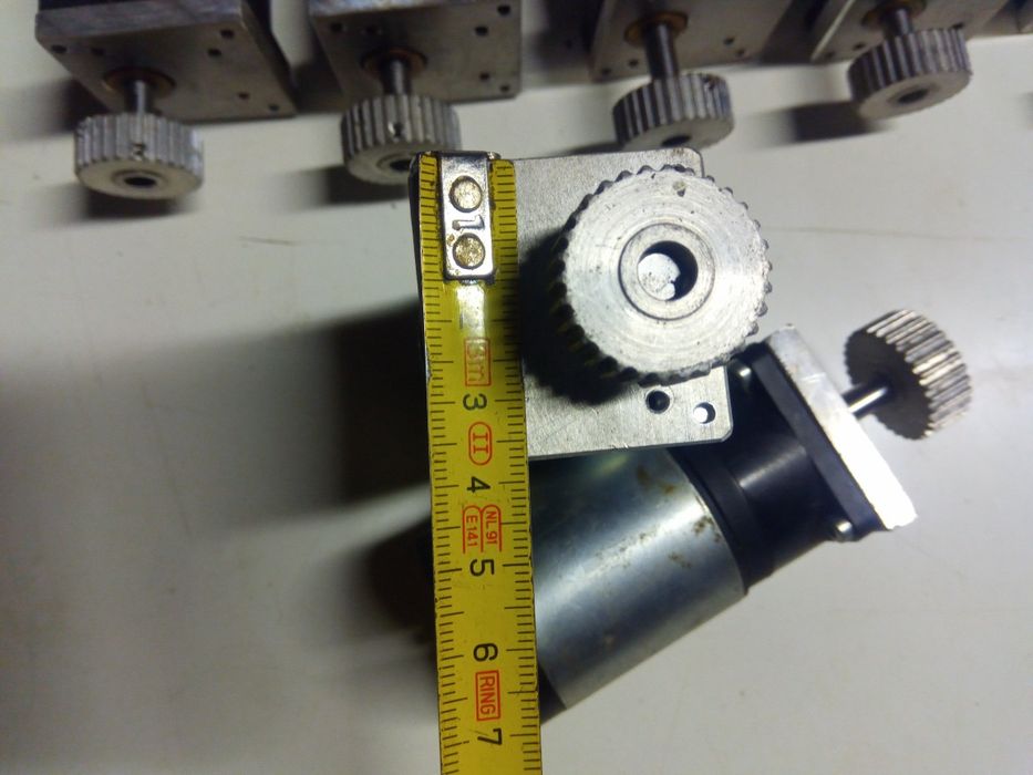 Motor 12v com redutora marca maxon suiça  com aproximadamente 60 rpm