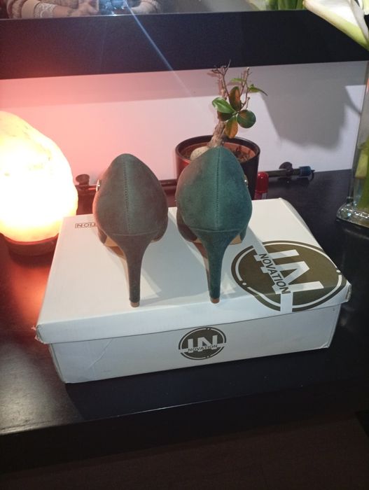 Sapatos  stiletto  verdes novos
