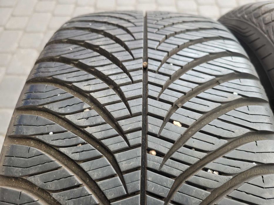 225 / 45  R 17   Goodyear