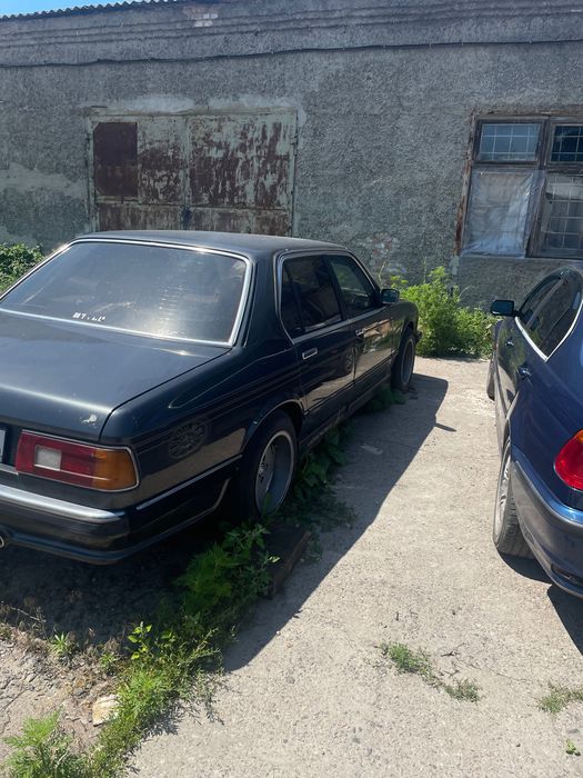 Продам BMW E23 735i