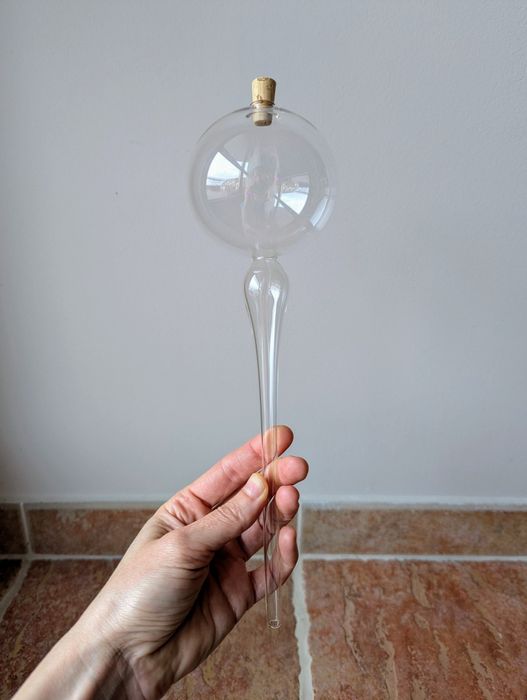 Szklana kula nawadniająca do roślin doniczkowych z korkiem