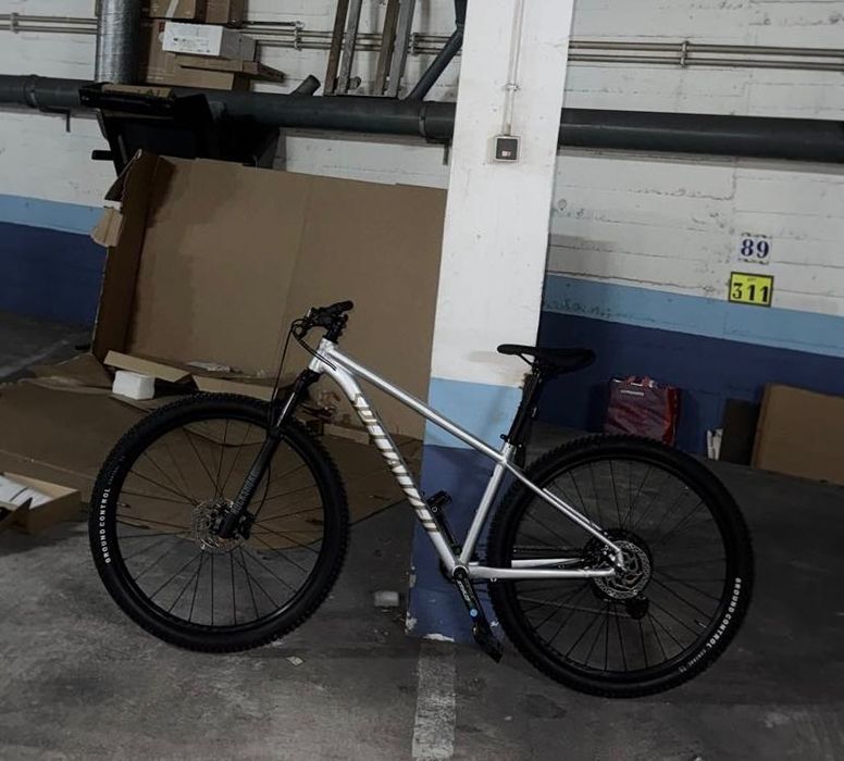 Bike Aro 29 Specialized Rockhopper Expert nova