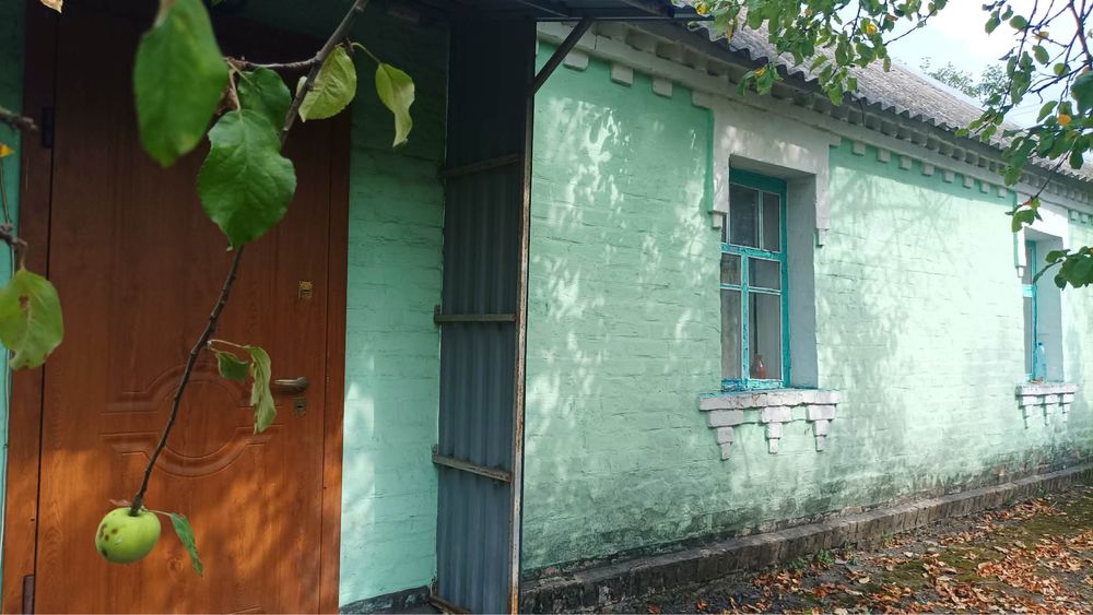 Будинок Шкарівка з великою земельною ділянкою
