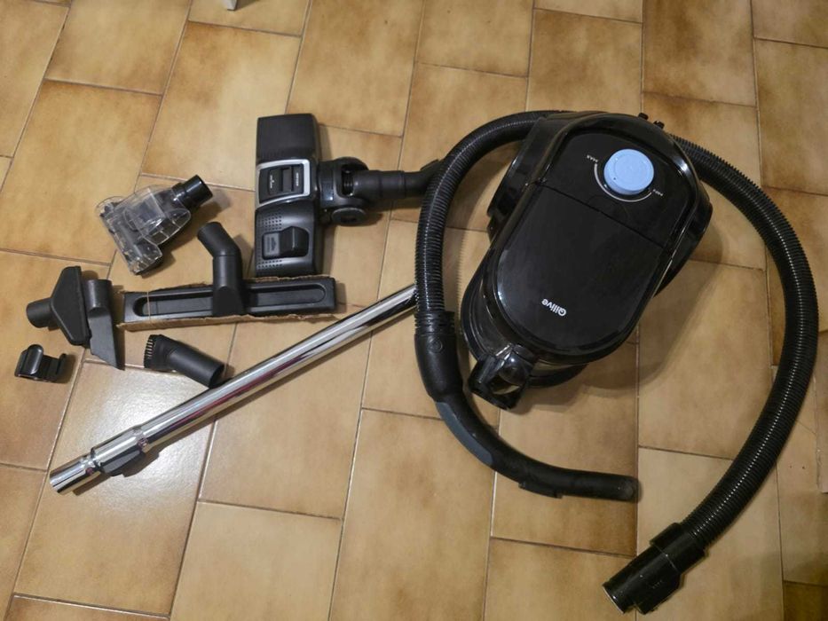 Aspirador de pó com pouco uso