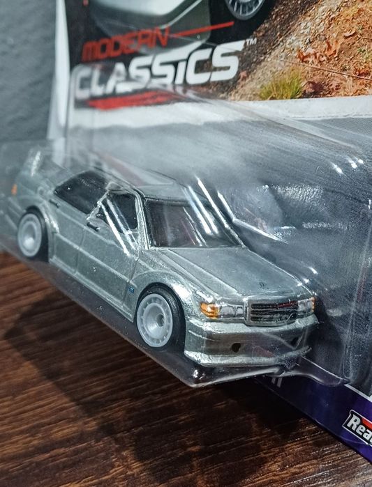 Hot Wheels Premium Mercedes-Benz 190 E Evolution