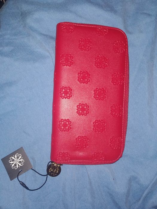 Czerwony portfel Avon damski