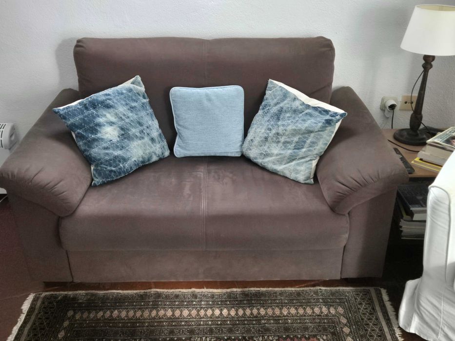 Sofá de 2 lugares (tecido "soft touch")