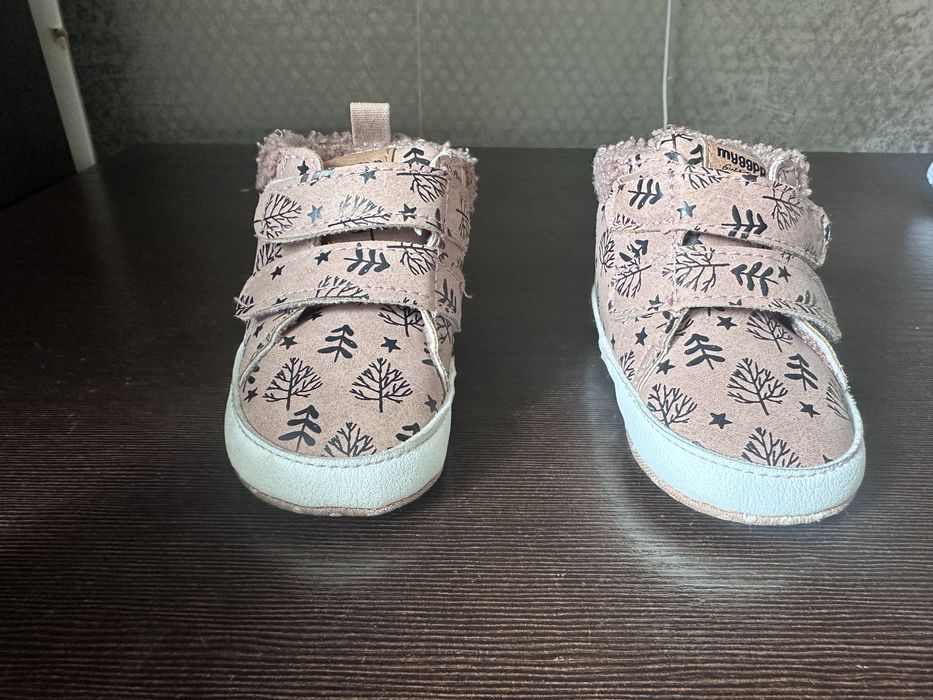 Взуття дитяче для дівчинки