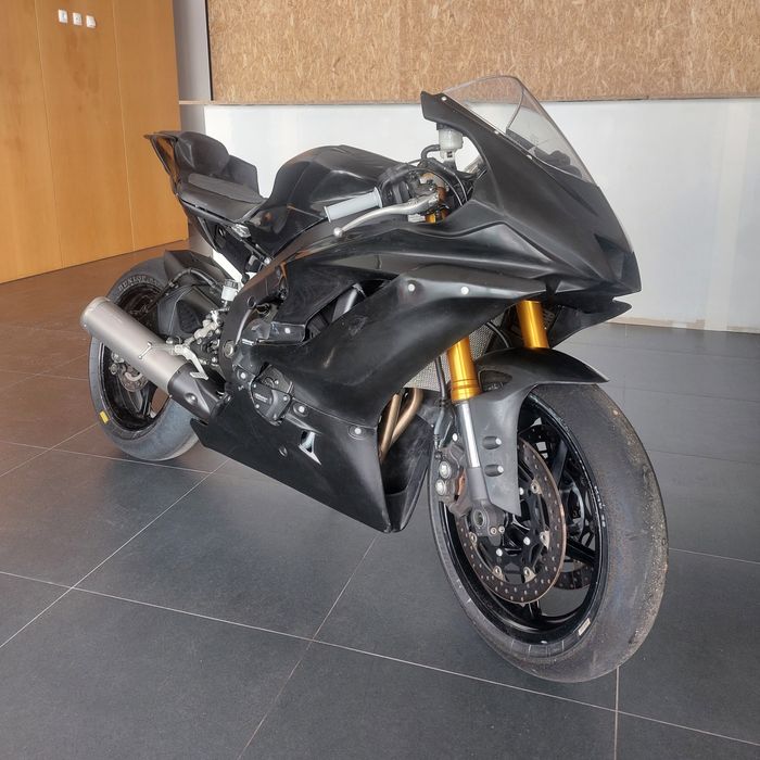 YAMAHA R6 - 2024