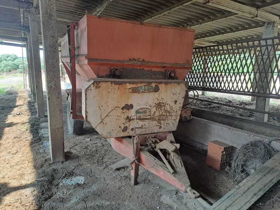 Vende-se misturadora para silagem