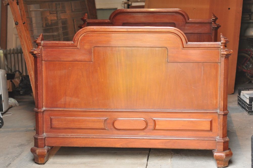 Vintage Solid Wood Bed in Classic Style
