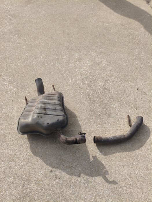 Vendo panela de escape traseira original para Alfa Romeo 159.
