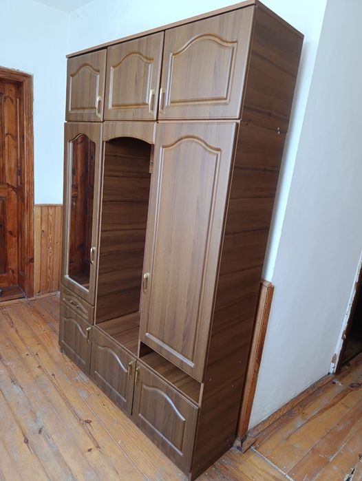 Меблі б, у . Прихожа в коридор