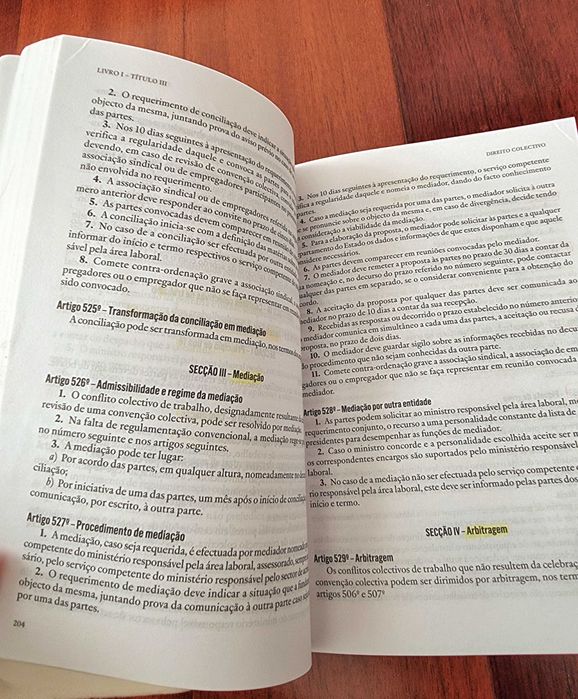 Livro "Código do Trabalho - Coleção Códigos Universitários"