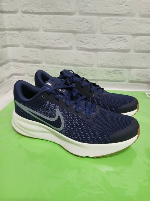 чоловічі бігові кросівки Nike Run Defy (модель HM9594-004)