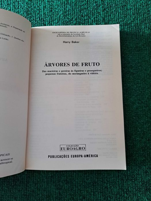 Árvores de Fruto - Harry Baker