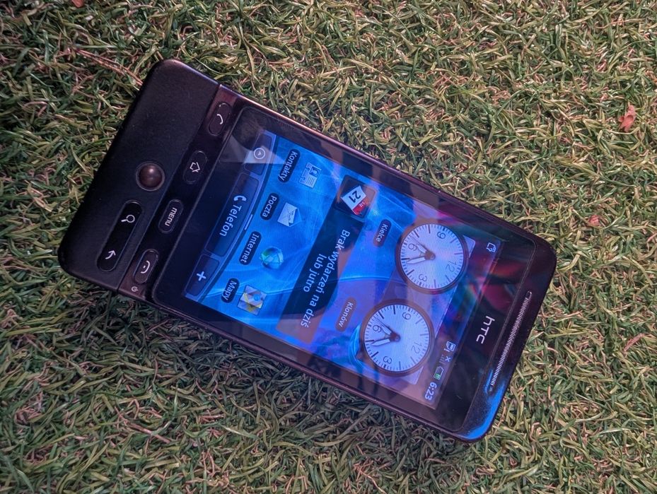 Era G2 Touch HTC Hero jeden z pierwszych telefonów z androidem trackball