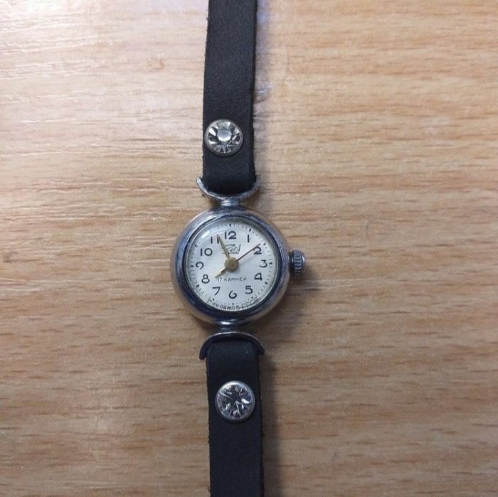 Часы Заря женские