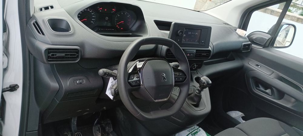 Peugeot partner 2023 impecável por 16605 IVA dedotival