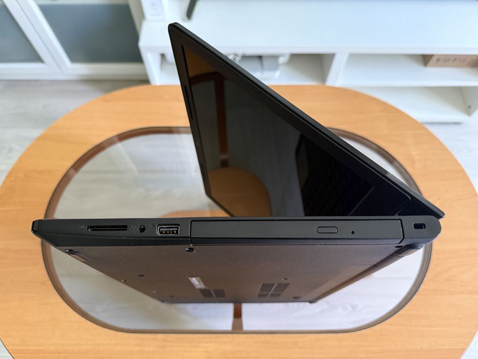 Laptop Dell Inspiron 15 3567 (i7-7500U, 8GB RAM, SSD 250GB, Radeon R5, Windows 10)