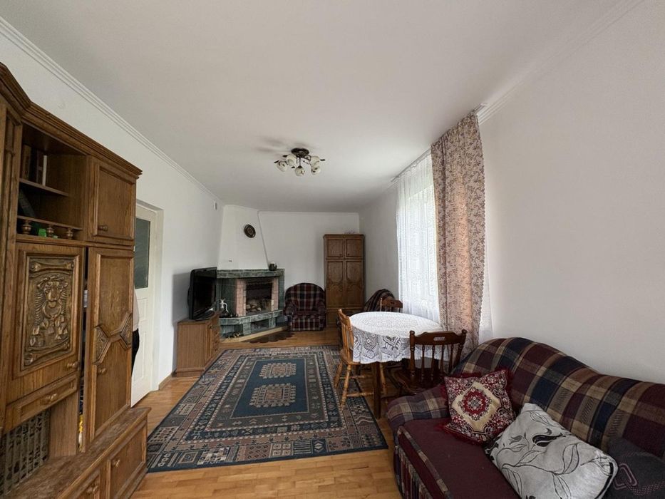 Продаж будинку з ремонтом та меблями в м.Золочів