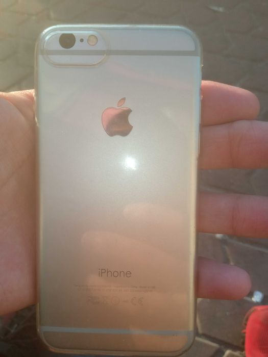 Продаєця iPhone 6