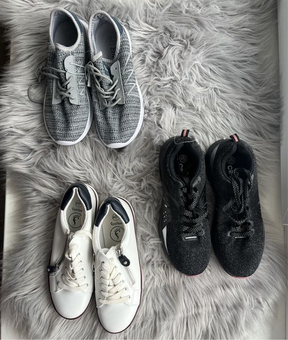 Нове взуття  у різних кольорах