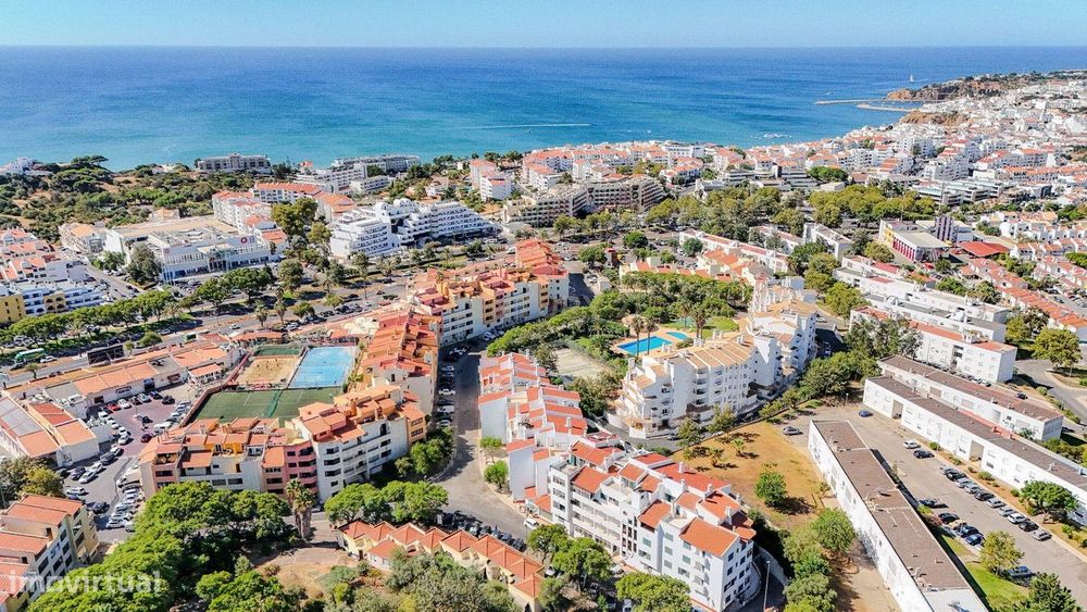 Apartamento com um quarto no centro da cidade, em condomínio fechado c
