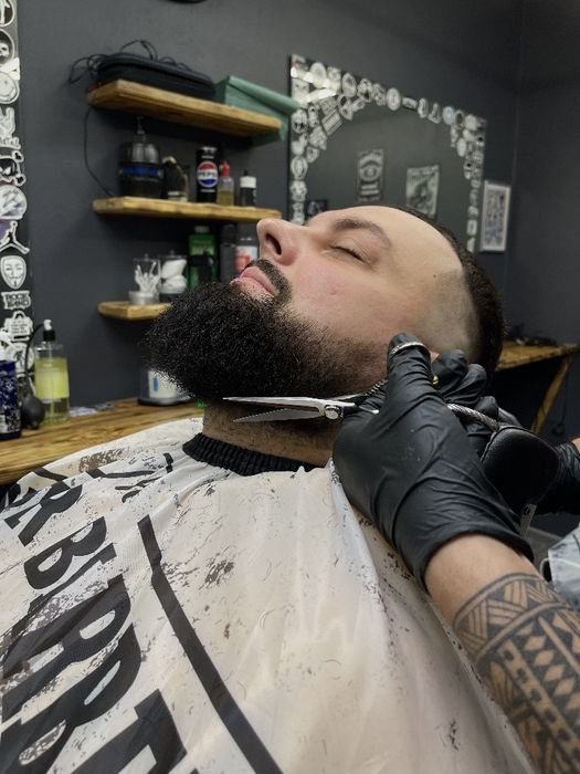 Бесплатная мужская стрижка в барбершопе м. Позняки Безкоштовна стрижка