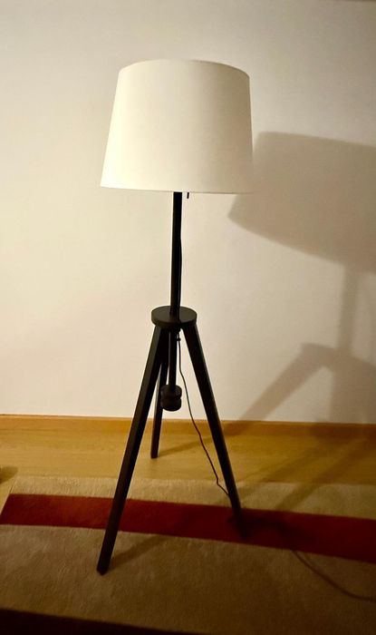 Candeeiro de Pé Tripé com Regulador de Intensidade