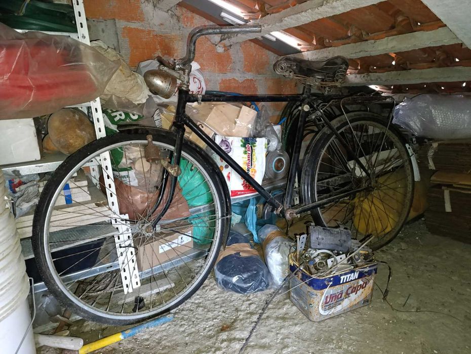 Bicicleta Pasteleira Clássica – Anos 80 (Para Restauro ou Peças)