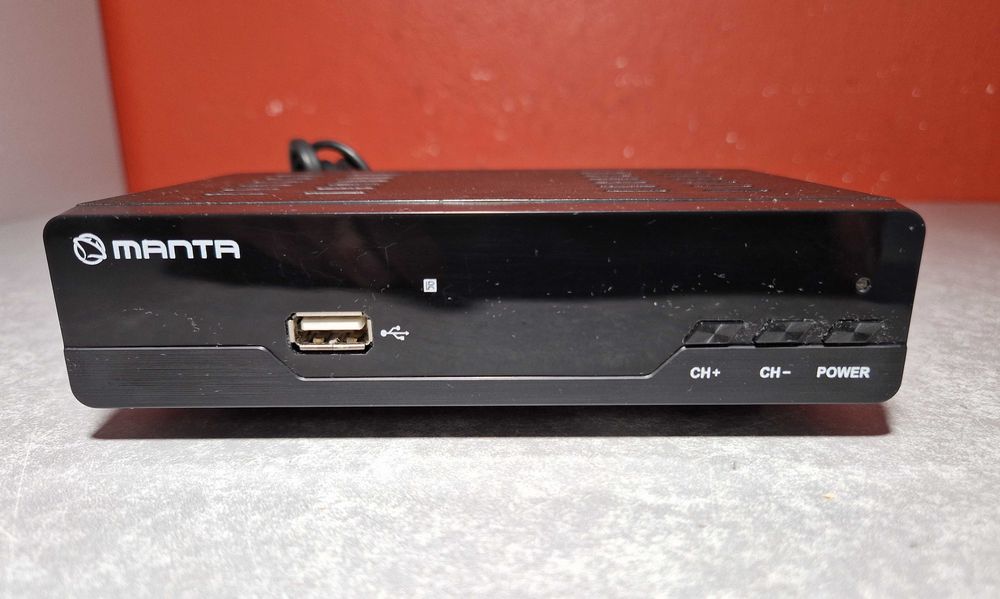Dekoder tuner Manta DVBT010S HD z pilotem