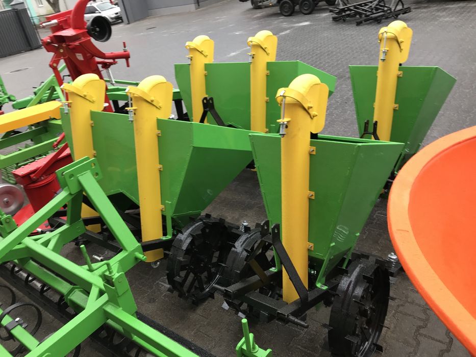 Картоплесажалка Bomet Сажалка двохрядна Бачок на добриво Окучник Їжаки