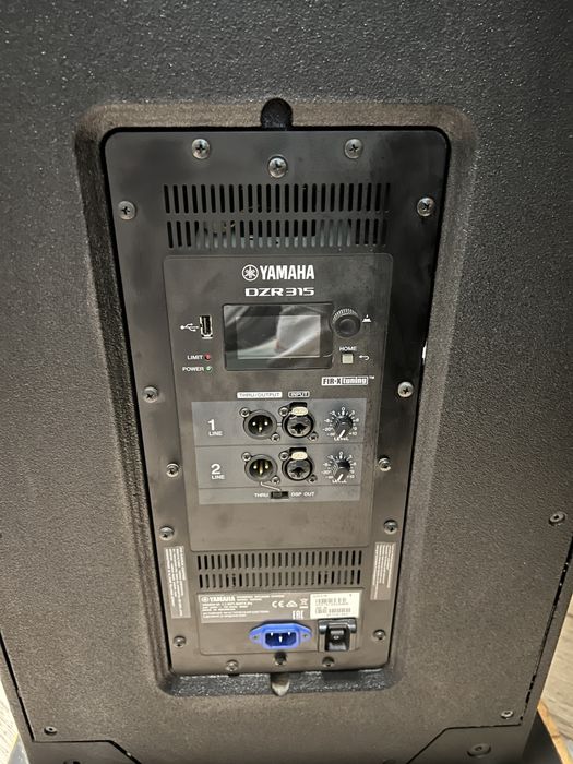 Colunas Yamaha Dzr315