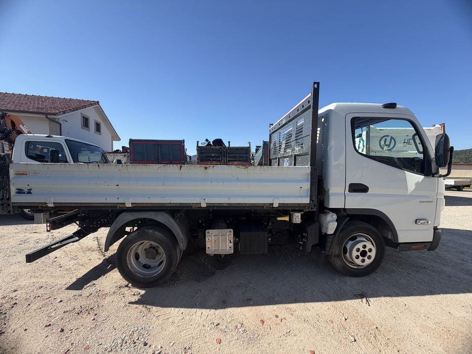 Mitsubishi Fuso 2023 com báscula