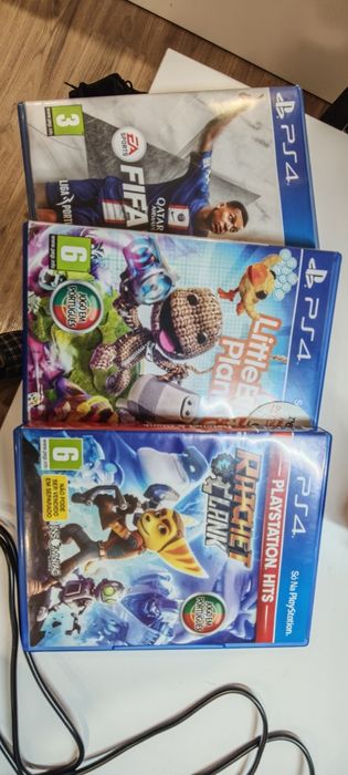 PlayStation  4 impecável