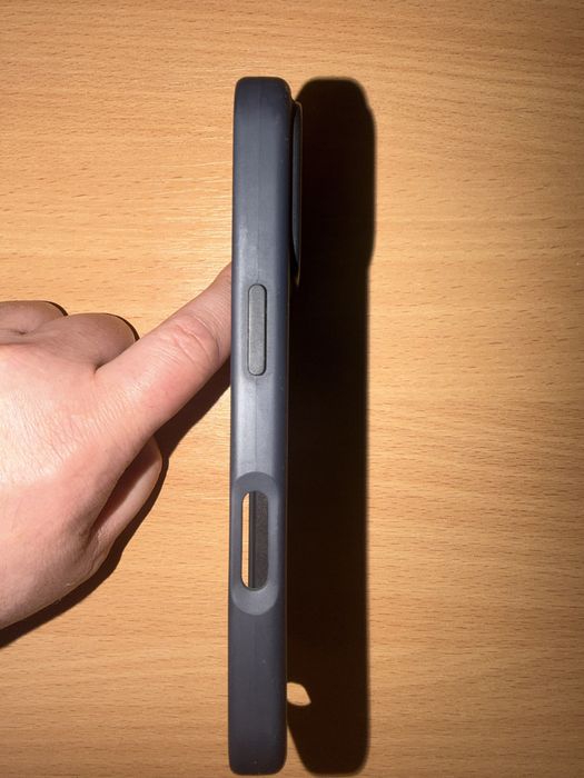 Оригінальний чохол на iphone 16 pro